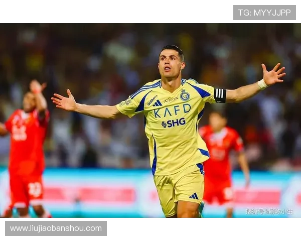 C罗个人净资产突破14亿美元成为全球足坛首位亿万富翁